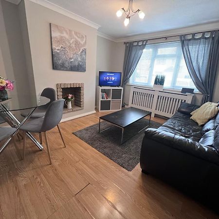 Croydon Apartment With Parking Londra Exterior foto