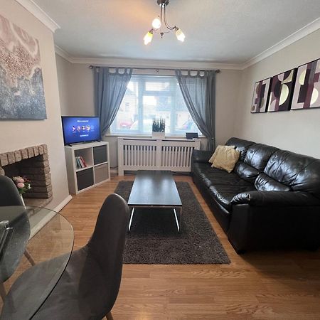 Croydon Apartment With Parking Londra Exterior foto