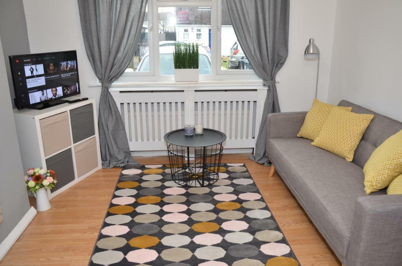 Croydon Apartment With Parking Londra Exterior foto